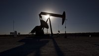 Хедж фондовете залагат, че цената на петрола скоро ще достигне 100 долара за барел