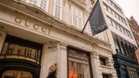 Забавянето на спада в продажбите на Gucci подкрепя опита на Kering за обрат