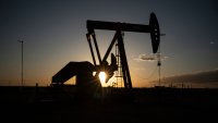 Опасенията за предлагането заради Близкия изток подкрепят цените на петрола*