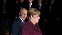 Ангела Меркел критикува ЕС, че не говори с Русия, но отказва да води този разговор