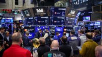 S&P 500 и Nasdaq спадат с поевтиняването на акциите на технологичните компании*