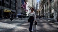 Dow се покачва с 600 пункта, цените на петрола спадат*