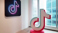 TikTok съкращава стотици служители от глобалната си работна сила заради AI