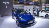 Tesla ще коригира софтуера в над 77 хил. електромобила, произведени в Китай