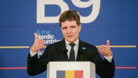 Румънският президент нов министър-председател след оттеглянето на Еуджен Томак