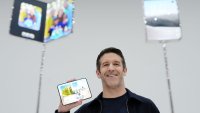 Apple представи първия си сгъваем смартфон
