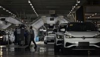 Volkswagen и партньорът му SAIC се готвят да закрият най-малко един завод в Китай