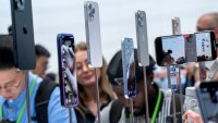 Новината за слабите поръчки на iPhone 16 Pro потопи акциите на Apple