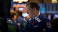 Скокът в доходността на американските ДЦК потопи индексите на Wall Street