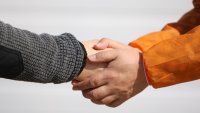 Самотата в Китай захранва икономика за "приятели под наем" на стойност 6,35 милиарда евро
