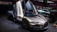 Шефът на Bugatti: Бъдещето на суперавтомобилите е двигателят с вътрешно горене