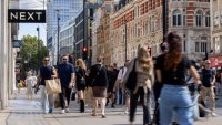 Продажбите на дребно във Великобритания неочаквано нарастват през август
