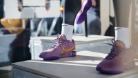 Новият лидер на Nike има нелеката задача да възстанови отношенията с търговците на дребно