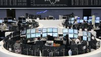 Европейският индекс STOXX 600 отстъпи от едноседмичния си връх