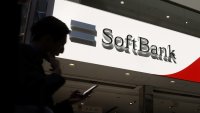 SoftBank ще инвестира близо 1 млрд. долара в собствен изкуствен интелект