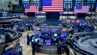 Dow Jones се понижава с над 300 пункта, притиснат от покачващите се цени на петрола*