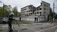 Трима души загинаха при руски удари в Югоизточна Украйна въпреки примирието
