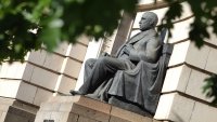 Студенти ще учат безплатно, ако сключат договор с одобрен от кабинета работодател