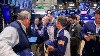 Dow се покачва с над 500 пункта, подкрепен от спадащите цени на петрола*