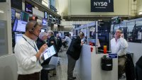 Dow се срива с 600 пункта, след като сортът Брент премина нивото от 100 долара*