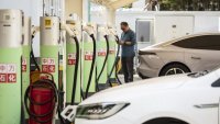Китай е продал през април повече електромобили, отколкото коли с двигател с вътрешно горене