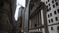 Nasdaq се покачва с възстановяването на технологичния сектор след разпродажбите*