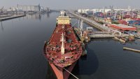 Goldman Sachs: &bdquo;Брент&ldquo; ще стигна 120 долара за барел, ако драмата в Ормузкия проток продължи