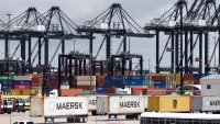 Търговският дефицит на САЩ достигна през май най-високото си ниво от над година