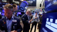 Dow надгражда рекордното ниво от 53 хил. пункта, секторът на чиповете върви надолу*