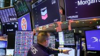 Възстановяването на производителите на чипове тласка нагоре Wall Street*
