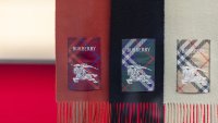Влиянието на войната в Иран натежава върху възстановяването на Burberry