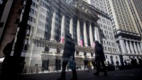 S&P 500 се покачва, акциите на производителите на чипове поскъпват за втори пореден ден*