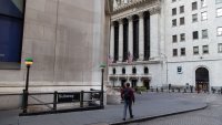 Индексите на Wall Street се понижават след данните за производствените цени в САЩ*