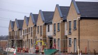 Строителството на жилища във Великобритания губи инерция преди изборите