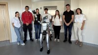 Хуманоиден робот посреща гостите на форум за изкуствения интелект, организиран от УАСГ