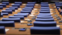 Депутатите замразиха възнагражденията си на нивата от март тази година