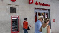 Santander застана начело по пазарна капитализация в Испания, измествайки собственика на Zara 