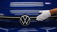 VW възобновява работа в китайските си заводи с разхлабването на анти-Covid мерките