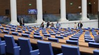 Извънредното заседание на парламента днес се провали поради липса на кворум