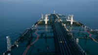 Русия увеличава количествата петрол, доставяни по Северния морски път