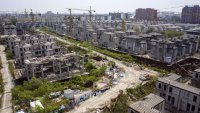 Китайските строителни компании в режим на оцеляване свиват инвестициите в имоти