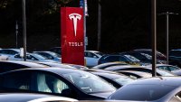 Близостта на Илон Мъск с Доналд Тръмп превръща Tesla в победител 