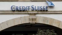 Акциите на Credit Suisse се сринаха с 12% до рекордно дъно