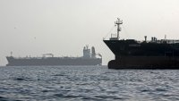 Оператори на кораби предлагат щедри бонуси, за да накарат екипажите да плават през Ормуз