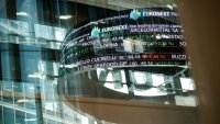 Европейските индекси първо поеха назад, но затвориха почти без изменения