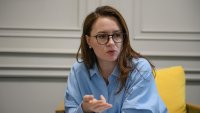 Зеленски освобождава украинския премиер като част от по-широко преструктуриране на кабинета