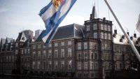 Еклектично дясно правителство поема властта в Нидерландия
