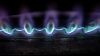 ЕК не вижда проблем с полупразните хранилища, но цената на газа се удвои