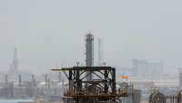 МАЕ: Световното търсене на петрол ще отбележи първия си годишен спад от 2020 г. насам