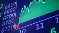 Dow Jones добави над 550 пункта, след като инвеститорите се пренасочиха от технологичните акции